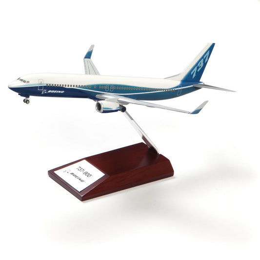 Boeing 737-900 Snap-Together Model with Wood Base 1:200